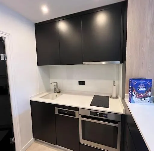 Studio Champs Elysees Apartment *